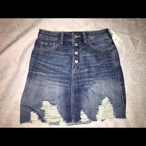 🔥Hollister Ultra High-rise Jean skirt sz:3/w26🔥